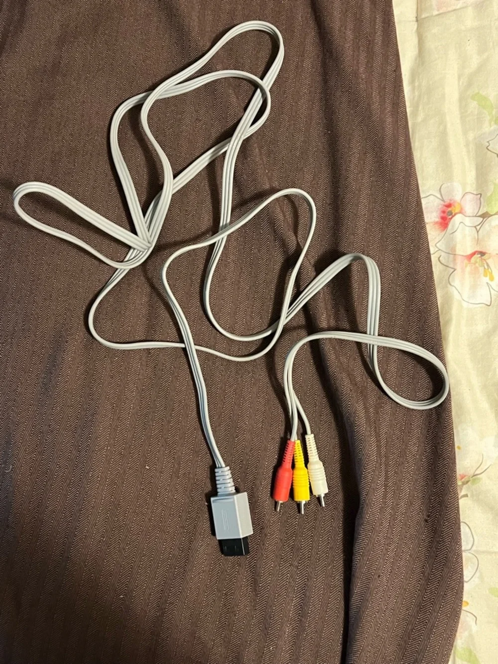 Genuine Nintendo Wii Audio Video Composite Cable RVL-009 USA Working Fine.
